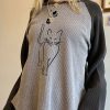 Donna Emmiol | T-Shirt A Maniche Lunghe Oversize Raglan Con Stampa Waffle Cat Graffiti